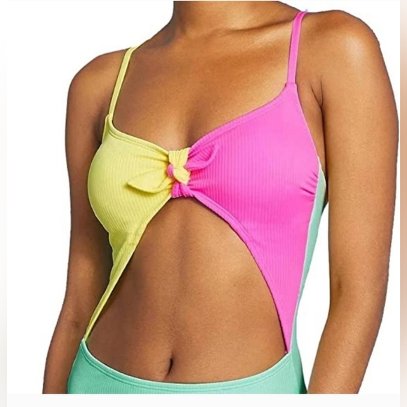 Swimsuit size XS - Picture 1 of 7